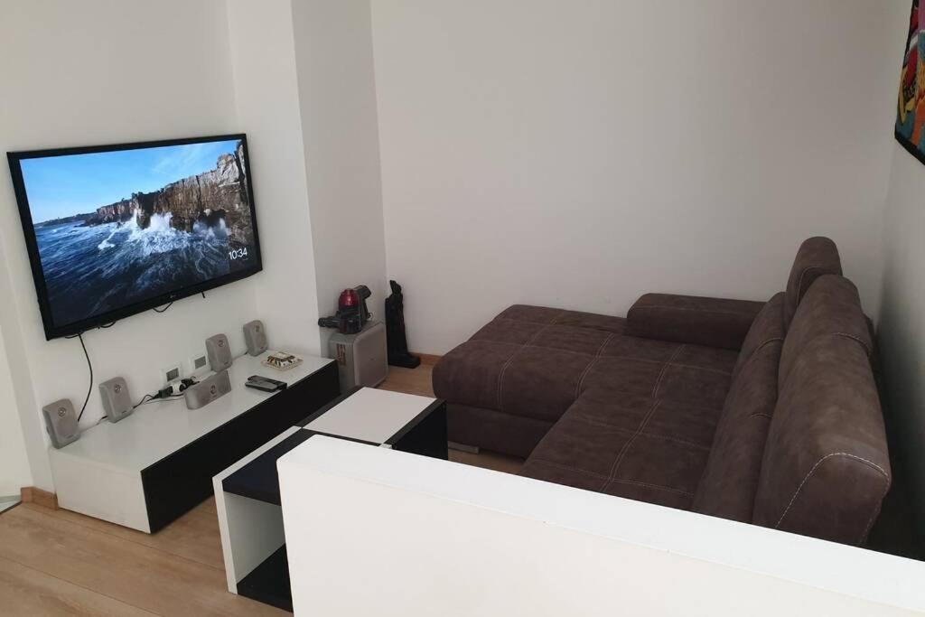 Your Lovely Home, Porta Venezia-1 Queen Bed, 3 Single Beds, 1 Sofa Bed- Milano Exteriör bild